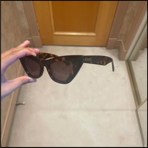 Tortoise Shell Cat-Eye Sunglasses - Picture 3 of 5